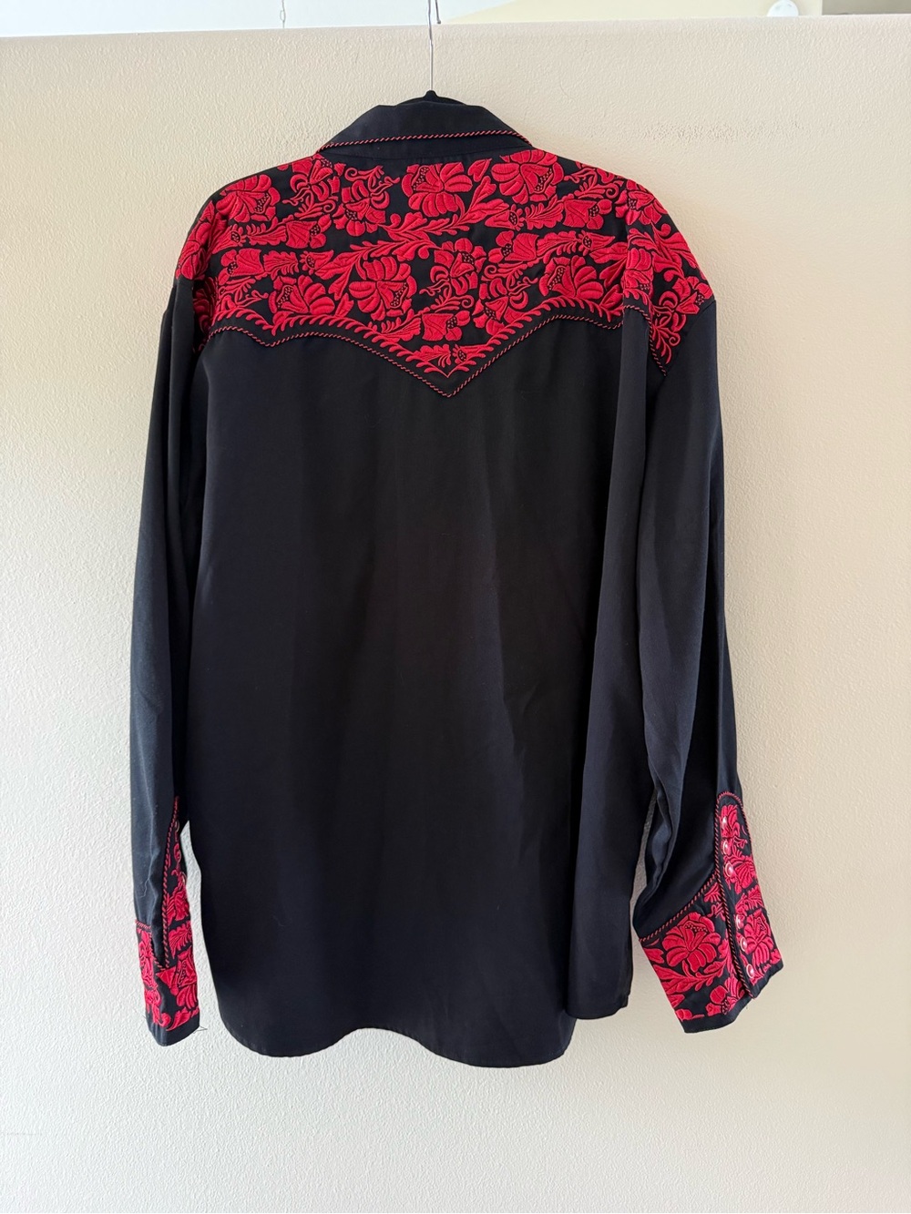 Scully Men’s Black Western Snap Front Shirt with Red Embroidered Yoke & Cuffs - Picture 5 of 6